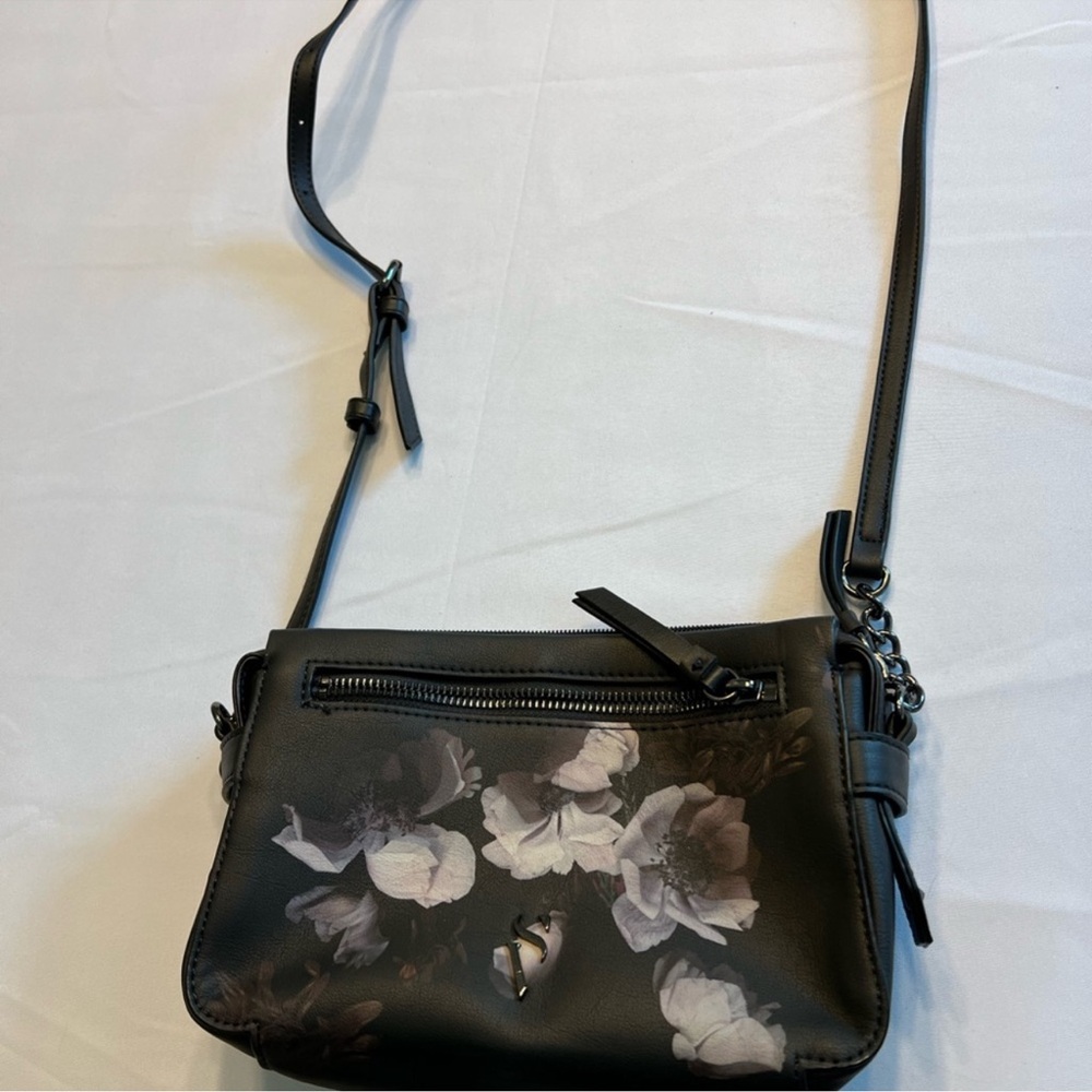 Simply Vera Vera Wang Black and White Crossbody Bag with Floral Patterns